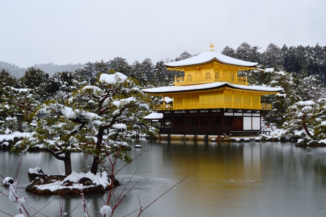 金閣寺の雪化粧