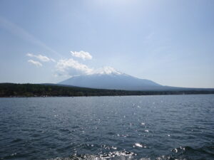 山中湖 水陸両用バス 湖面から望む富士山