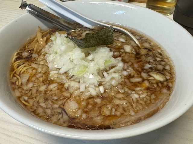 玉ねぎがポイント元祖八王子ラーメン